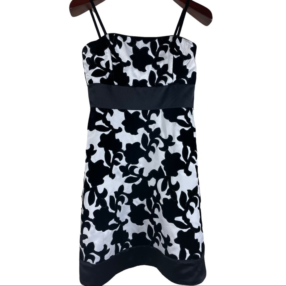 White House Black Market Optional Strapless Dress
